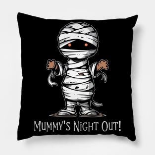 Mummy´s Night Out Halloween T-Shirt, Spooky Mummy Design, Scary Tee, Horror Top, Trick or Treat Apparel, Gift for Mom Pillow