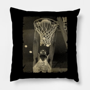 Kareem Abdul Jabbar in UCLA #33 Pillow