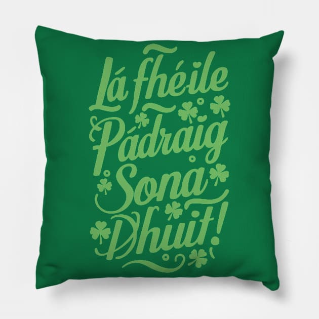 La fheile padraig sona dhuit Happy St. Patrick's Day Pillow by StepInSky