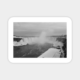 Niagara Falls in Black and White Magnet