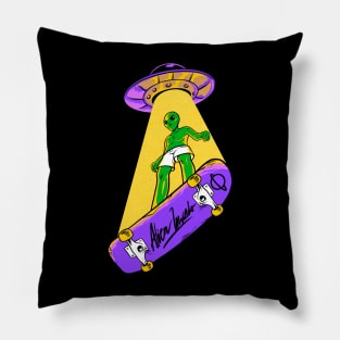 alien inskater Pillow