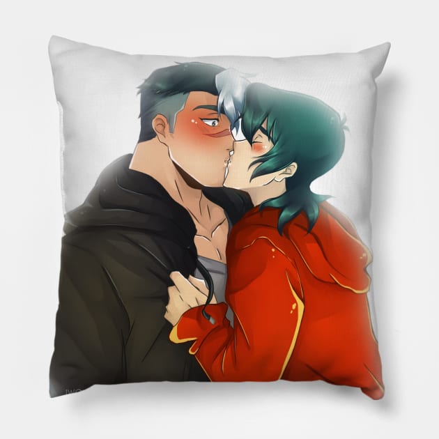 sheith surprise kiss Pillow by Iwonn