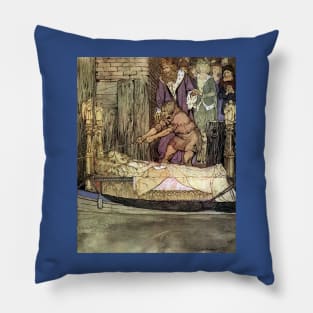 Elaine - Arthur Rackham Pillow