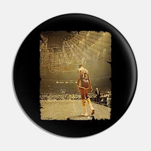 Wilt Chamberlain - Vintage Design Of Basketball Pin