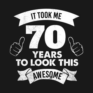 70th Birthday Gift For Men and Women | This is what an Awesome 70 year old looks like | 70th Birthday novelty Gift T-Shirt