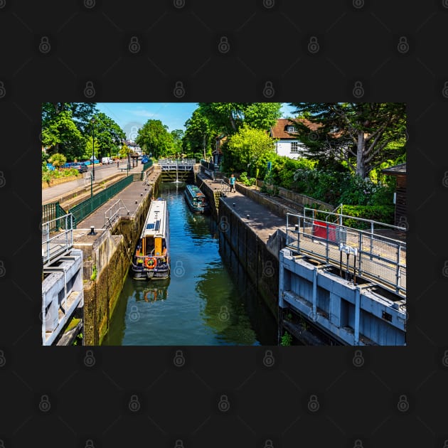 Narrowboats in Boulters Lock, Maidenhead by IanWL