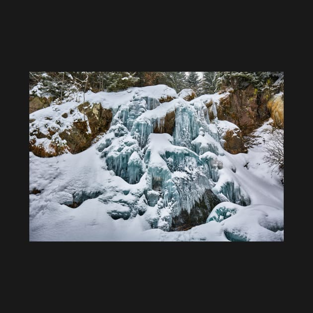 Frozen waterfall in the winter by naturalis