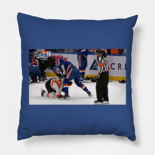 Wahlstrom fights DeAngelo Pillow