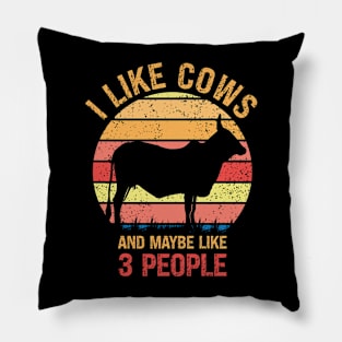 Funny I LIKE COWS AND MAYBE LIKE 3 PEOPLE Vintage Retro Sunset Distressed Cow Lover, Farmer Life Humor, Witty Farming Lover Saying Pillow