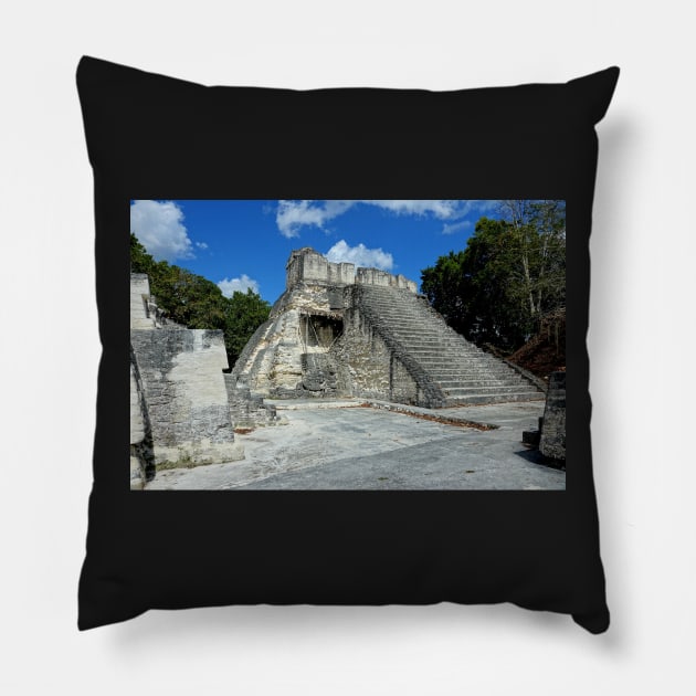 Guatemala - site archéologique de Tikal Pillow by franck380