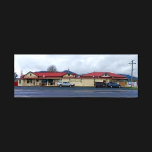 Dederang Hotel on the Kiewa Valley Highway, Dederang, Victoria, Australia. T-Shirt