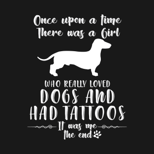 I'M A Girl Who Really Loved Dachshunds & Had Tatttoos T-Shirt