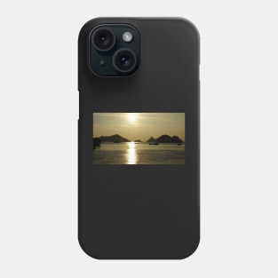 Vietnam, Coucher de soleil a Cat Ba Phone Case