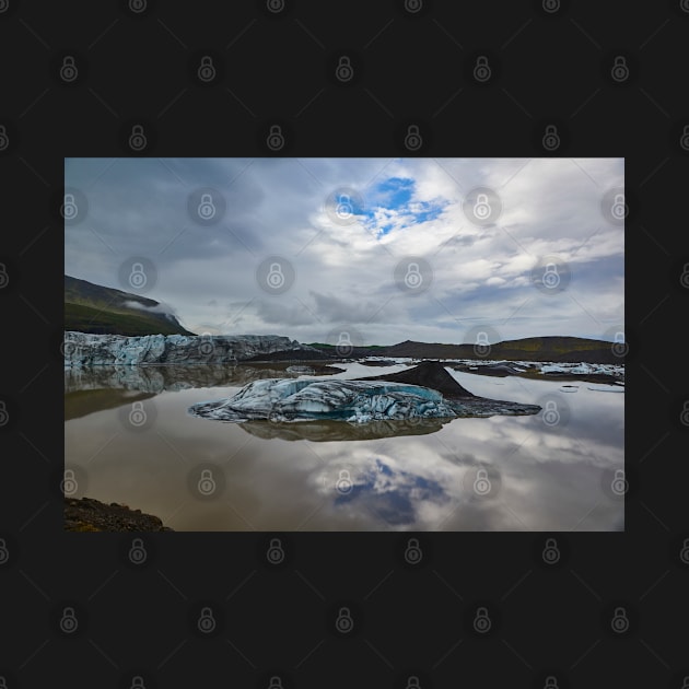 Svinafellsjökull glacier lake, Iceland by mbangert