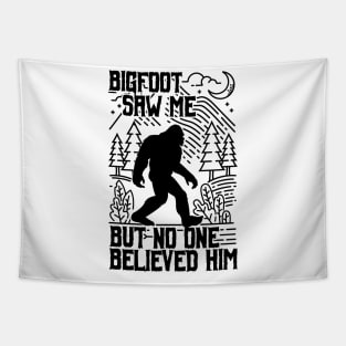 bigfoot saw me but no one believed him - Funny Sasquatch Gifts Tapestry