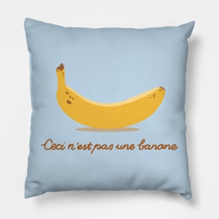 Ceci n'est pas une banane. Pillow