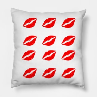 T-shirt containing a kiss Pillow