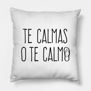 Te calmas o te calmo - la chancla Pillow