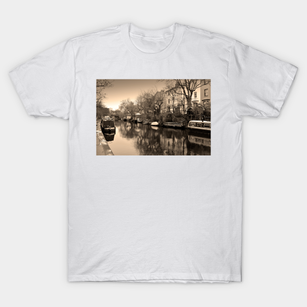 Discover Narrow Boats Regent's Canal Camden London UK - Regents Canal - T-Shirt