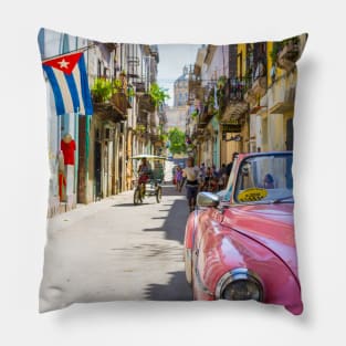 Colourful Havana street Pillow