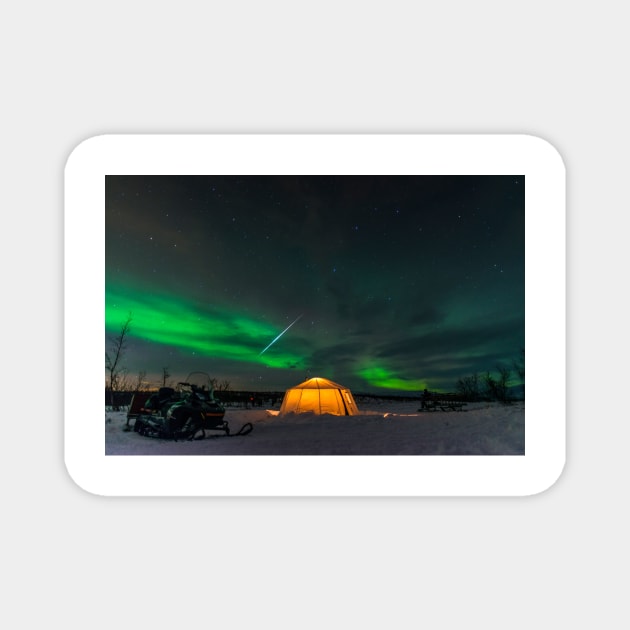 Geminids and the Northern Lights Magnet by seaearthandsky