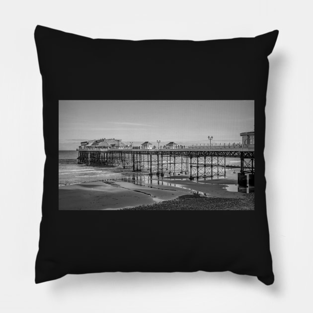 Side on view of Cromer pier on the North Norfolk coast Pillow by yackers1