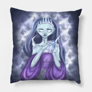 queen of dreams Pillow