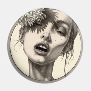 Katty White Flower Circle Pin