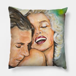 Marilyn Monroe and Laurence Olivier Pillow