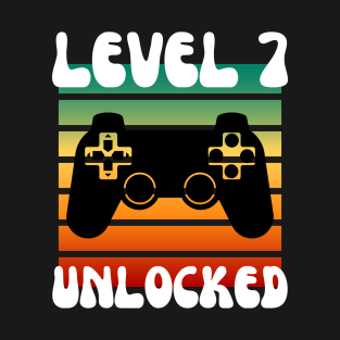 Retro Level 7 Unlocked Video Gamer 7th Birthday Kids Boys Girls T-Shirt