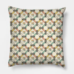 Retro linked geometric pattern Pillow