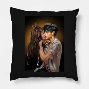 Elf crown the cruel prince - cardan and jude kiss Pillow