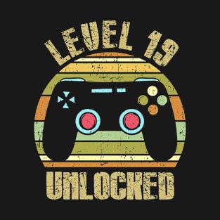 Gamer 19th Birthday Level 19 Unlocked Awesome 2002 T-Shirt