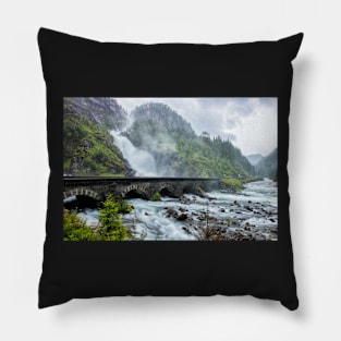 The Power of Låtefoss Pillow