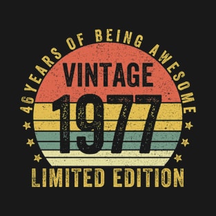 46 Years of Being Awesome 1977 LIMITED EDITION 46 Year Old Gift Vintage 1977 46th Birthday Gift T-Shirt