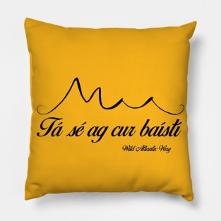 Tá sé ag cur baístí Pillow