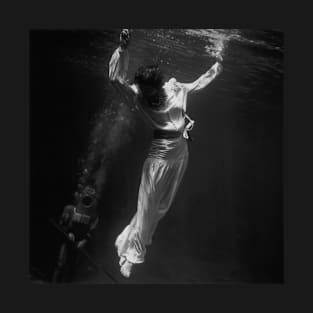 Underwater model + diver (original black and white) by Toni Frissell, 1939 - Vintage photo, cleaned and restored T-Shirt