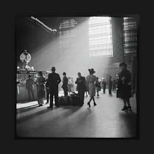 "Travelers in Grand Central Terminal" (aka Grand Central Station), New York City, black and white, 1941 - vintage photo, cleaned and restored T-Shirt