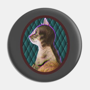 Queen cat Pin