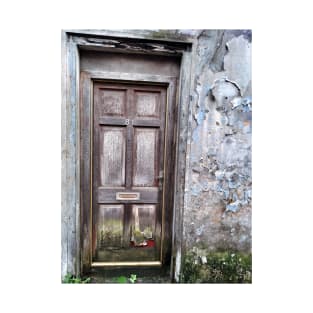 Battered weathered door. Number 81. Campbeltown, Scotland T-Shirt