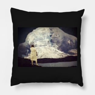 The Avalanche by MontagealaBira Pillow