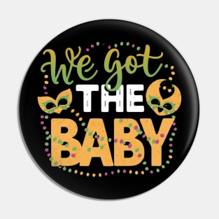 We got the baby, announcement mardi gras Pin