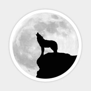 Wolf under the moon Magnet