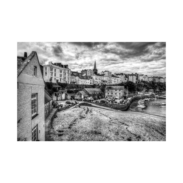 Tenby North Beach Black And White by tommysphotos