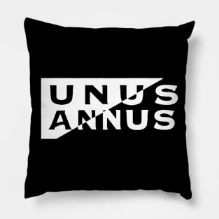 Unus Annus st1 Pillow