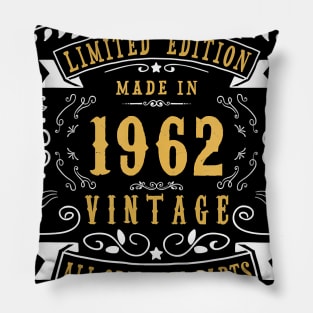 58 Years Old Made in 1962 Vintage 58th Birthday Gift Idea T-Shirt Pillow