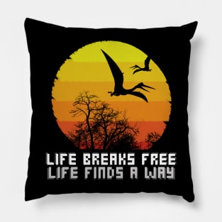 life breaks free Pillow