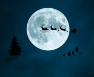 Santas Sleigh in the Moon Magnet