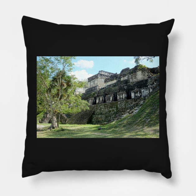 Guatemala - site archéologique de Tikal Pillow by franck380