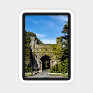 Penrhyn castle-gate1 Magnet